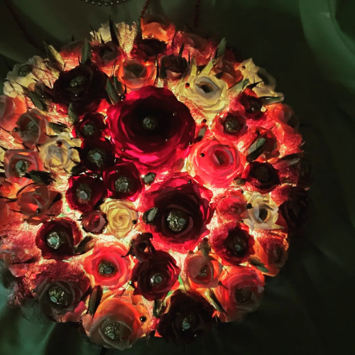 Букеты из конфет 😍 композиции из креповых цветов 💐 на любой праздник фото 4