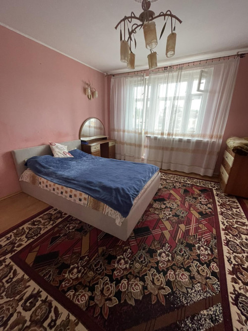 Продаю(45 000$) 3-х кімнатну квартиру в центрі Чорткова.  Вулиця Незал фото 3