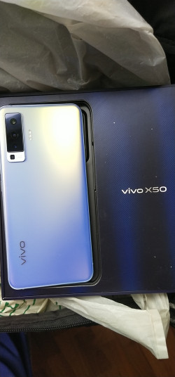 Смартфон VIVO X50