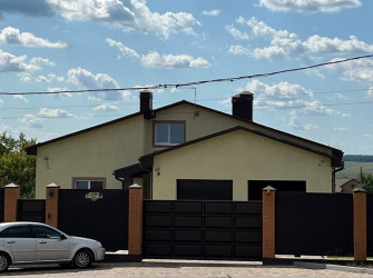 Продам власний будинок у передмісті Харкова