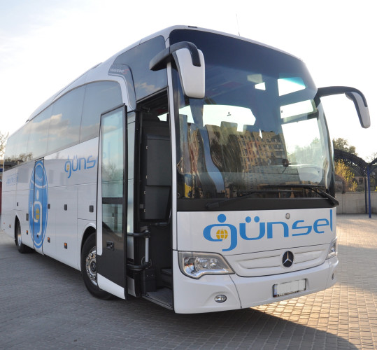 Оренда автобуса Мерседес від 38 до 46 місць  у Києві. 
