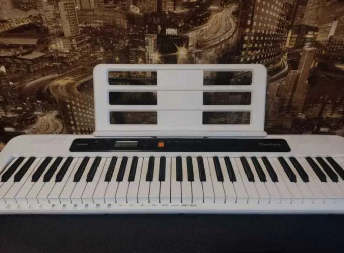 Продам синтезатор Casio CT-S200! 