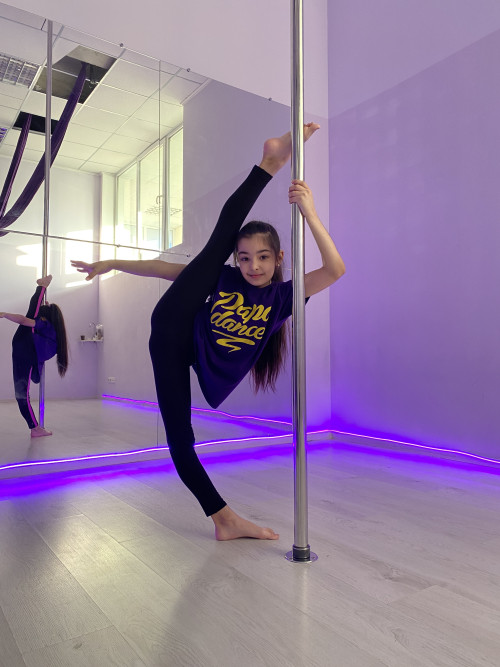 Школа танцю на пілоні Pole dance studio Heaven Lilac фото 5