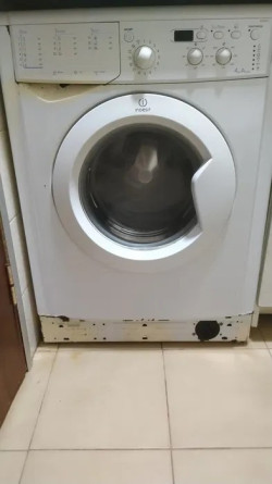 Продам стиральную машинку Indesit IWUD 4105