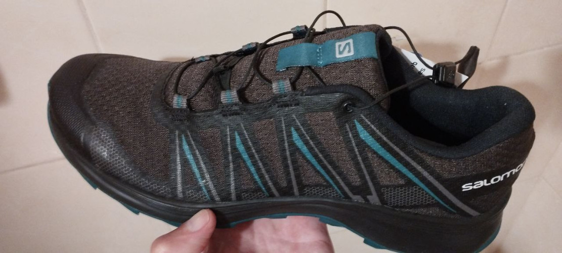 Кроссовки Salomon р. 45 новые продам 