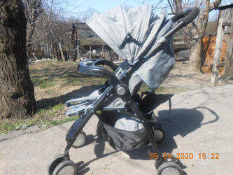 Продам детскую прогулочную коляску