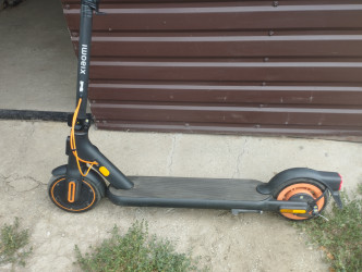Продам Електросамокат Xiaomi electric scooter 4 go