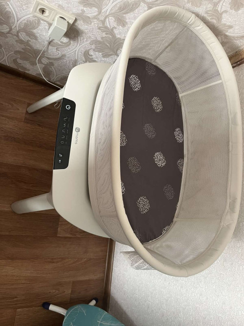 Продам детскую кровать -люльку, укачивающий центр 4moms фото 2