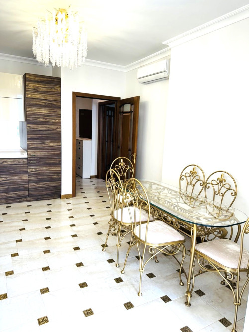 Квартира з краєвидами на Taryan Towers та Новопечерські Липки 