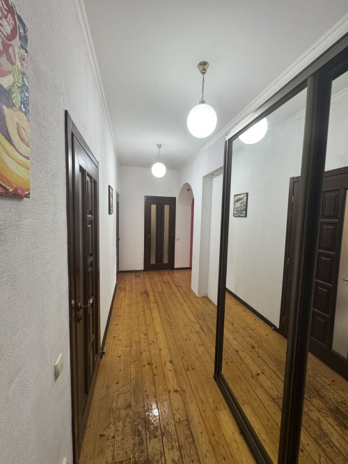 Продам 3х комнатная квартира 66кв кухня12,33кв м 3 этаж  5 этажного 
