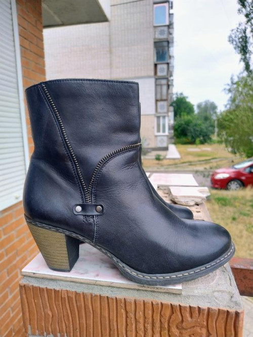 Шкіряні ботильони на утеплювачі Rieker 