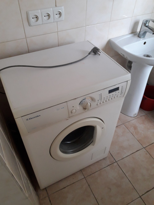 СДАМ 1 К ЕВРО СТУДИЯ БЕЗ КОМУНАЛКИ фото 2