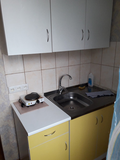 Сдам 1-к квартиру с ремонтом без коммуналки у остановки стиралка есть 