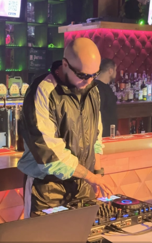 DJ | Караоке | Живий вокал | Виїзне музичне оформлення подій фото 6