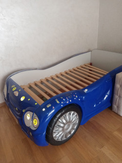 Продам дитяче ліжко-машина