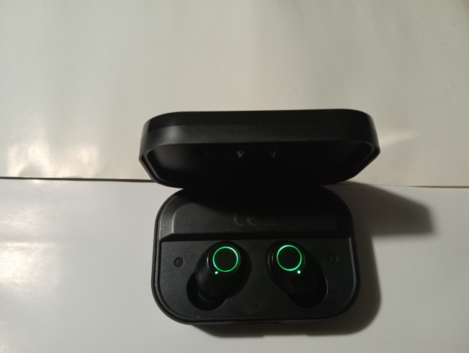 Продам навушники безпроводні нові 