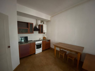 Доброго дня квартиру Пітхаус двоповерхова перша поверх - це кухня студ