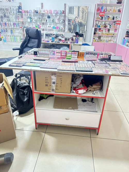 купить шкафы для парфюмерии 