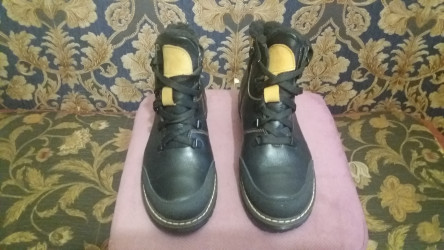 Ботинки зимние на мальчика.