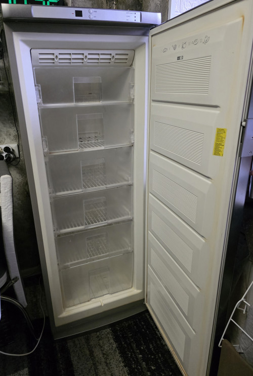 Продам морозильную камеру фото 2