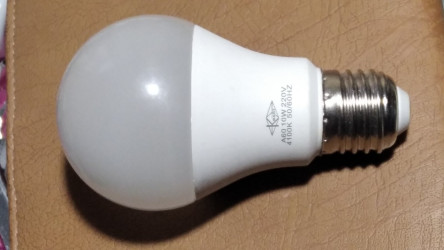 светодиодная лампочка нейтральный белый свет