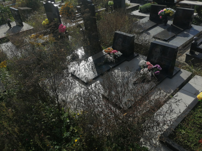 Прибирання могил у Вінниці фото 3