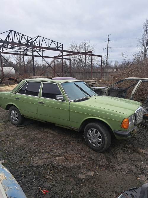 Mercedes w123 230e бензин,  на запчастини 
