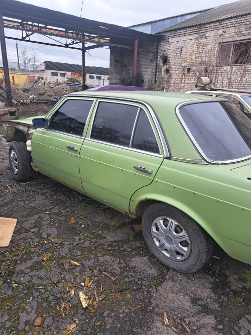 Mercedes w123 230e бензин,  на запчастини фото 3