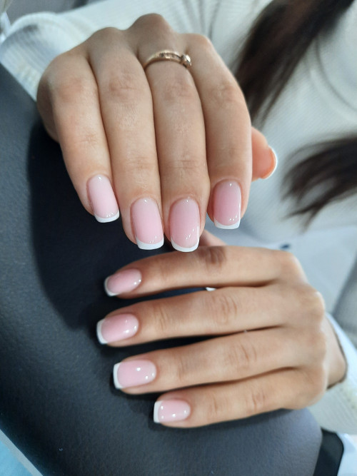 Якісний манікюр та педикюр 