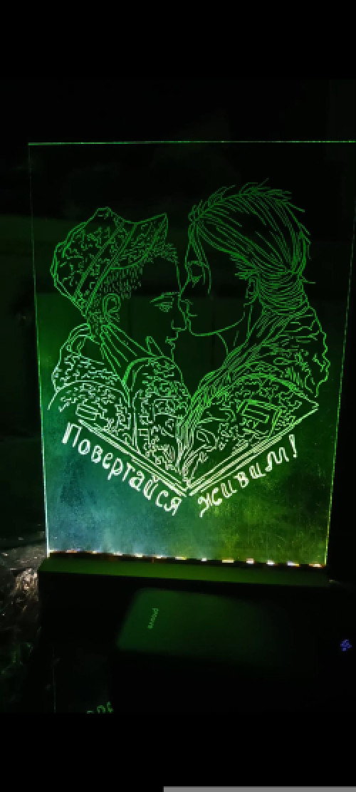 Портрети та картини вирізані на склі 