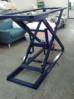 Пневматичний стіл для оббивки м'яких меблів