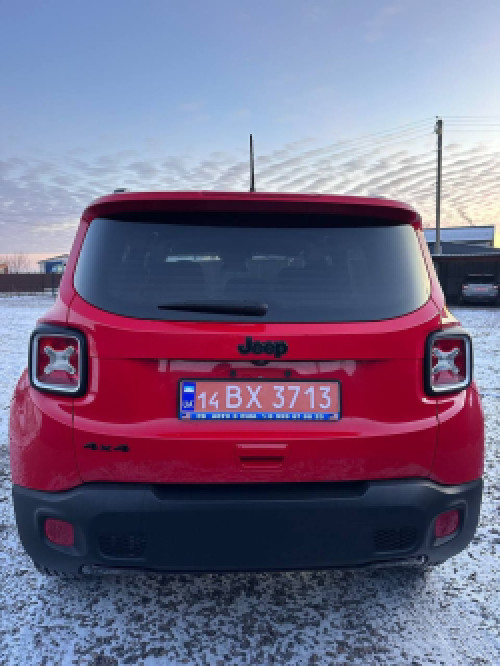 Jeep Renegade червоного кольору фото 3
