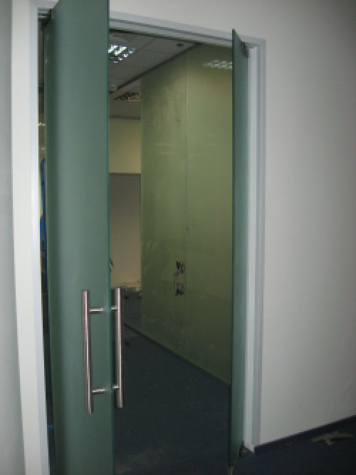 скляні двері, вхідні скляні двері фото 5