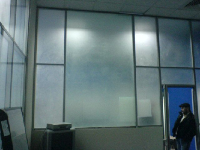 Поклейка плівки на скло фото 7