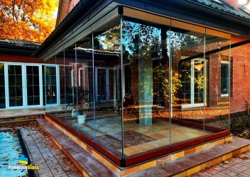 Безрамне розсувне скління PanoramGlass для альтанок та терас