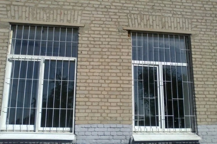 Металлические решетки на окна, грати на вікна. фото 3