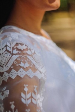 Дизайнерська весільна сукня з вишивкою