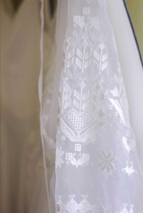Дизайнерська весільна сукня з вишивкою фото 5