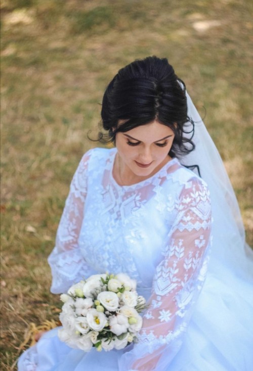 Дизайнерська весільна сукня з вишивкою фото 7