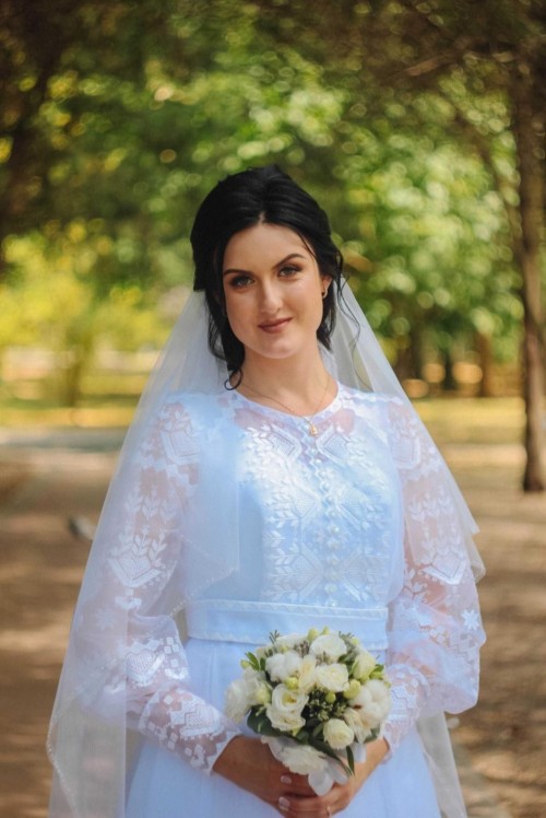 Дизайнерська весільна сукня з вишивкою фото 9