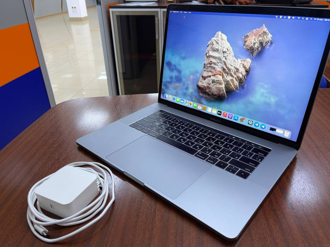 Apple MacBook Pro 15 Core i7 TouchBar 512Gb 16Gb фото 2