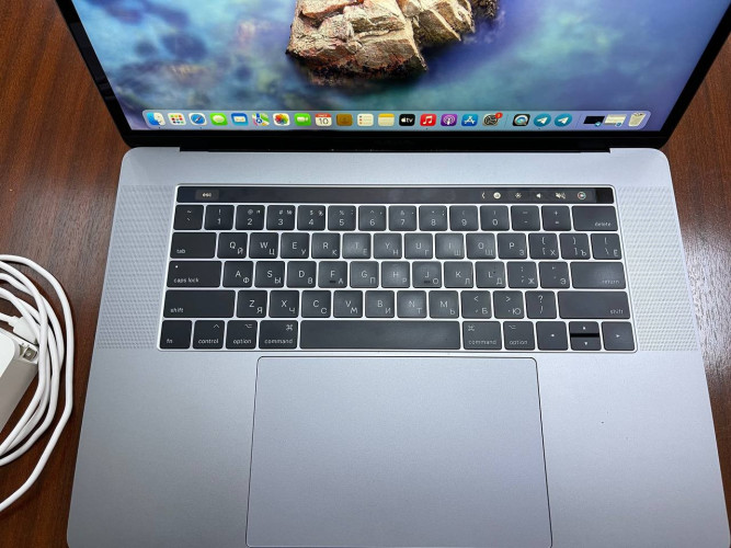 Apple MacBook Pro 15 Core i7 TouchBar 512Gb 16Gb фото 3